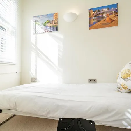 Hunter House - * York