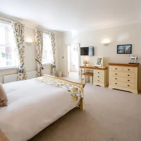 Daire Hunter House -