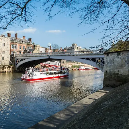 Hunter House - * York