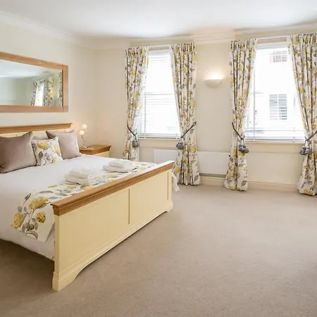 Hunter House - Apartman